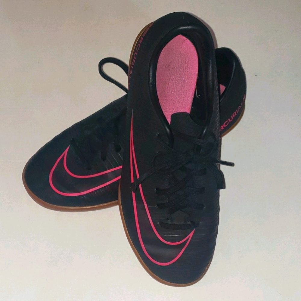 Nike indoor soccer shoes